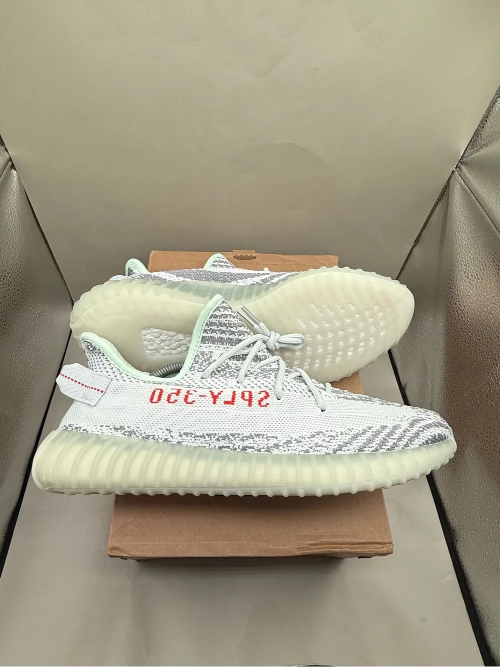 Adidas Yeezy Boost 350 V2 Blue Tint Men Size 11 Brand New